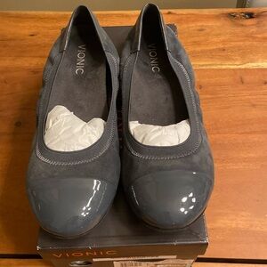 Vionic women’s Spark Tiegan Gray ballet shoe, sz 9